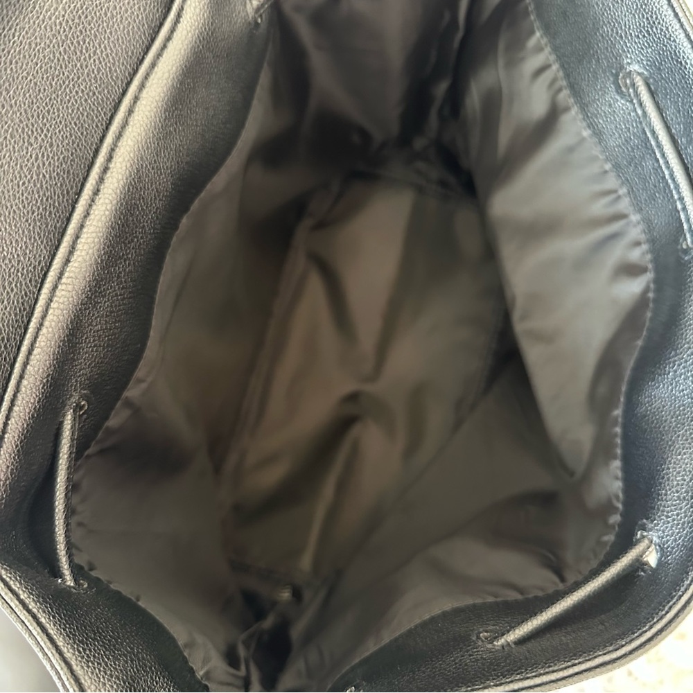 VICTORIA’S SECRET Black Pebbled Faux Leather Backpack Gold Logo Drawstring - Picture 6 of 9